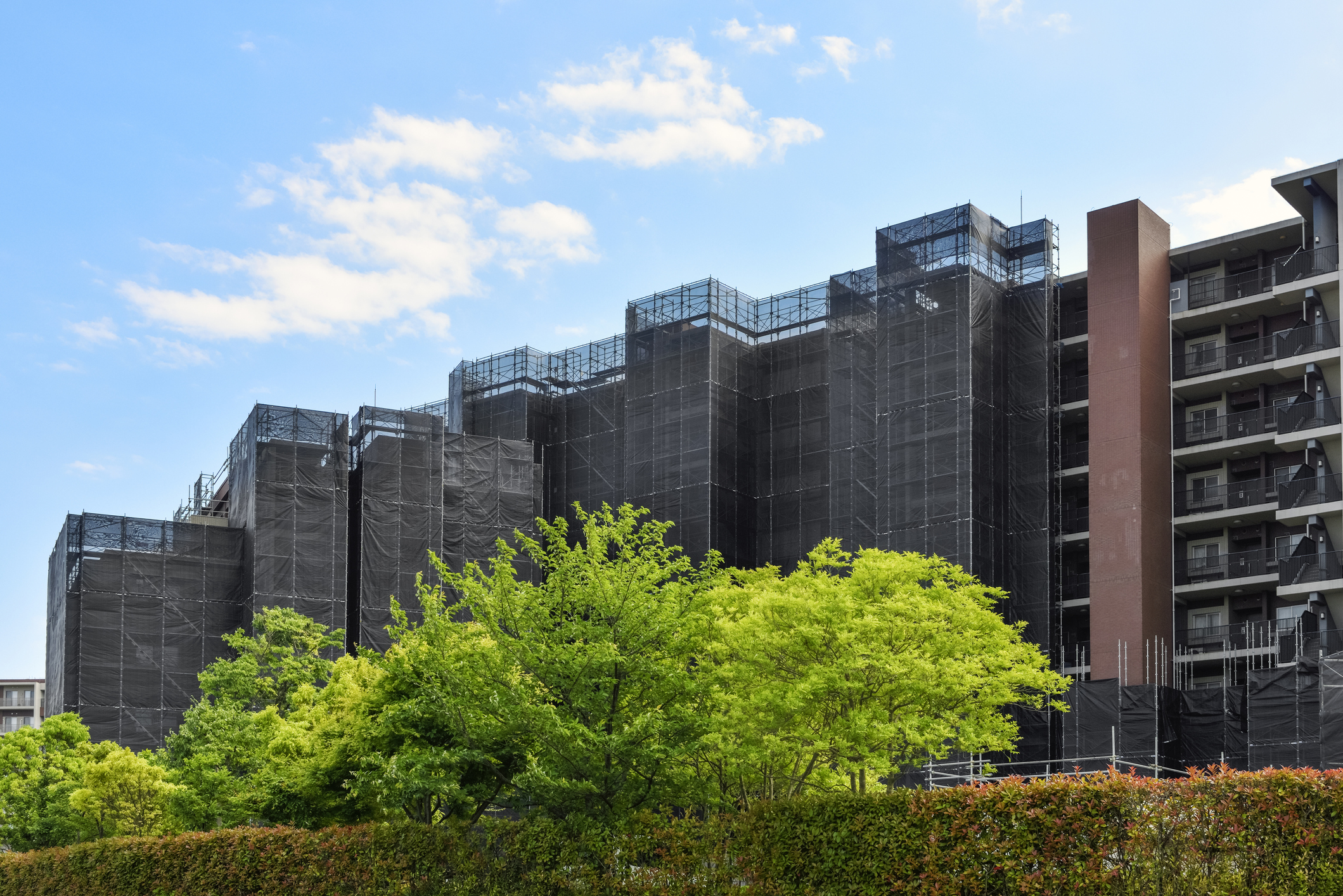 分譲マンションの大規模修繕で知っておきたい基礎知識 | 必要性や実施までの流れを解説