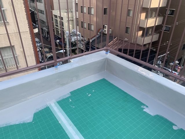 屋上防水工事の単価とは？工法別費用と見積もりの注意点をわかりやすく解説
