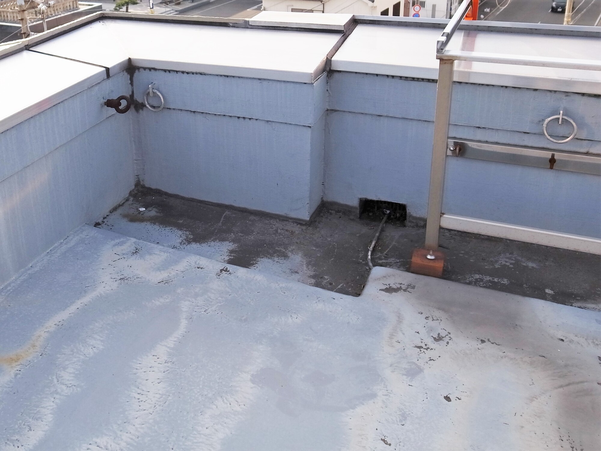 足立区でビルやマンションの雨漏り修理、防水工事は新東亜工業へ