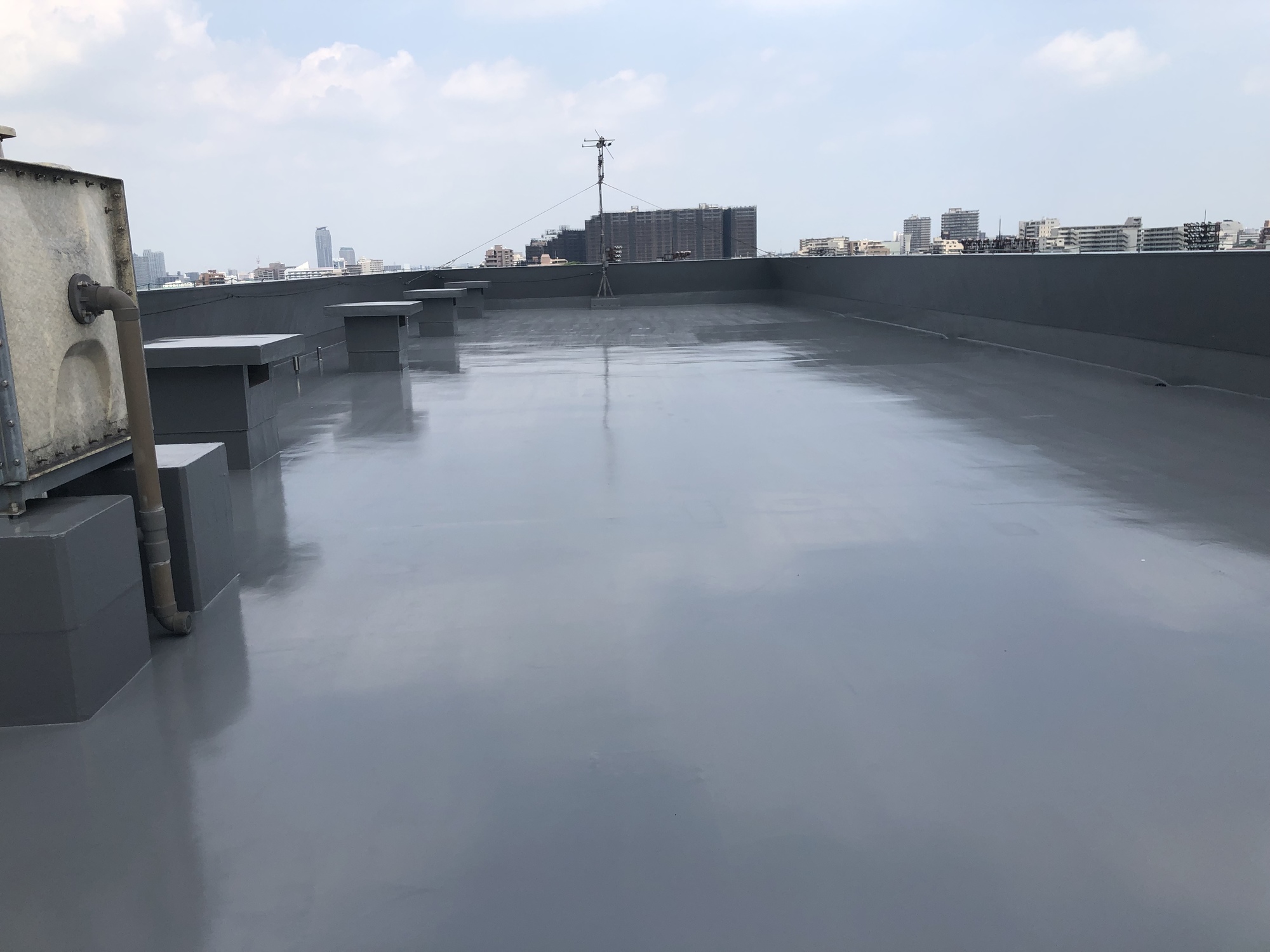 塗装工事と塗膜防水工事・塗布防水の特徴や防水改修工事の費用・工期・保障について解説