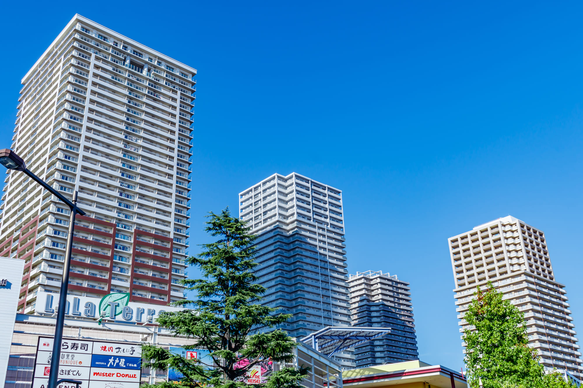 荒川区でビルやマンションの雨漏り修理、防水工事は新東亜工業へ