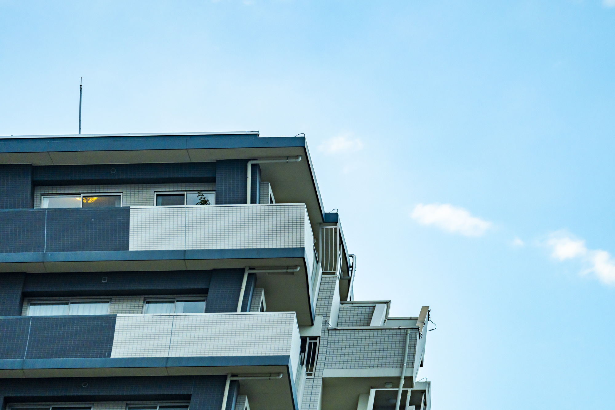 外壁塗装をおしゃれにするコツは？人気色やデザインの例をわかりやすく紹介