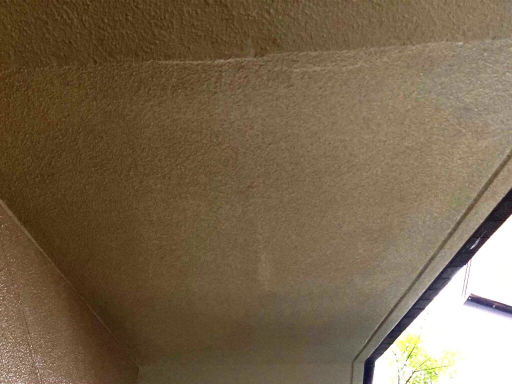 【個人オーナー様】東京都港区マンション　階段天井塗装工事　費用公開