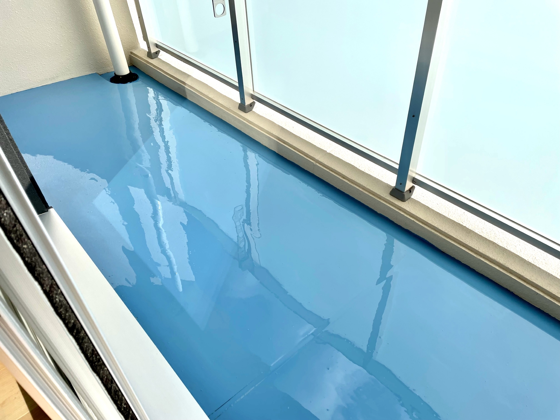 一戸建てのベランダ防水工事の費用相場は？工法別の単価と安くするコツ