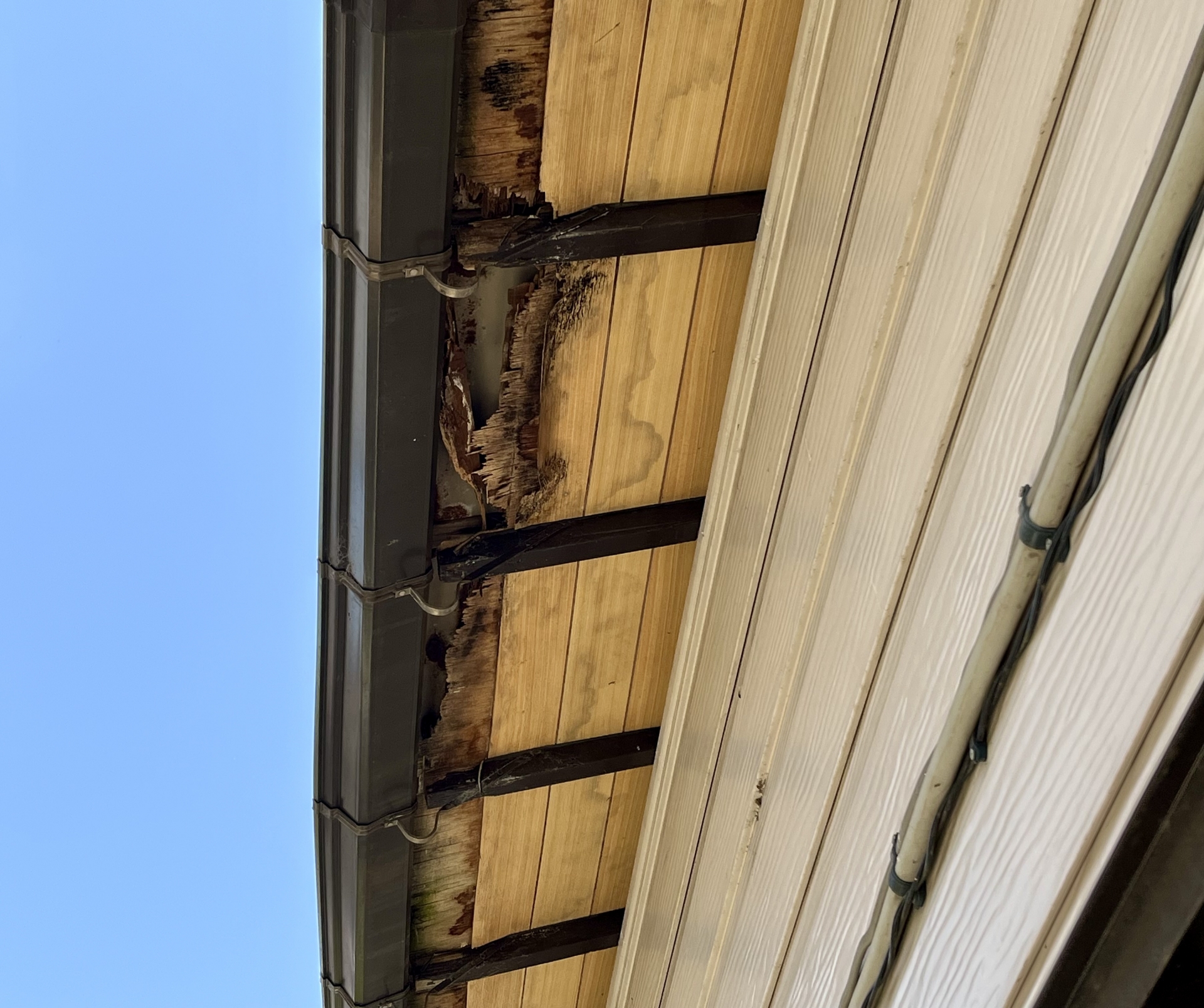 屋上防水の改修工事はいつ行うべき？施工も種類や保証期間・費用の目安を把握して施工に備える