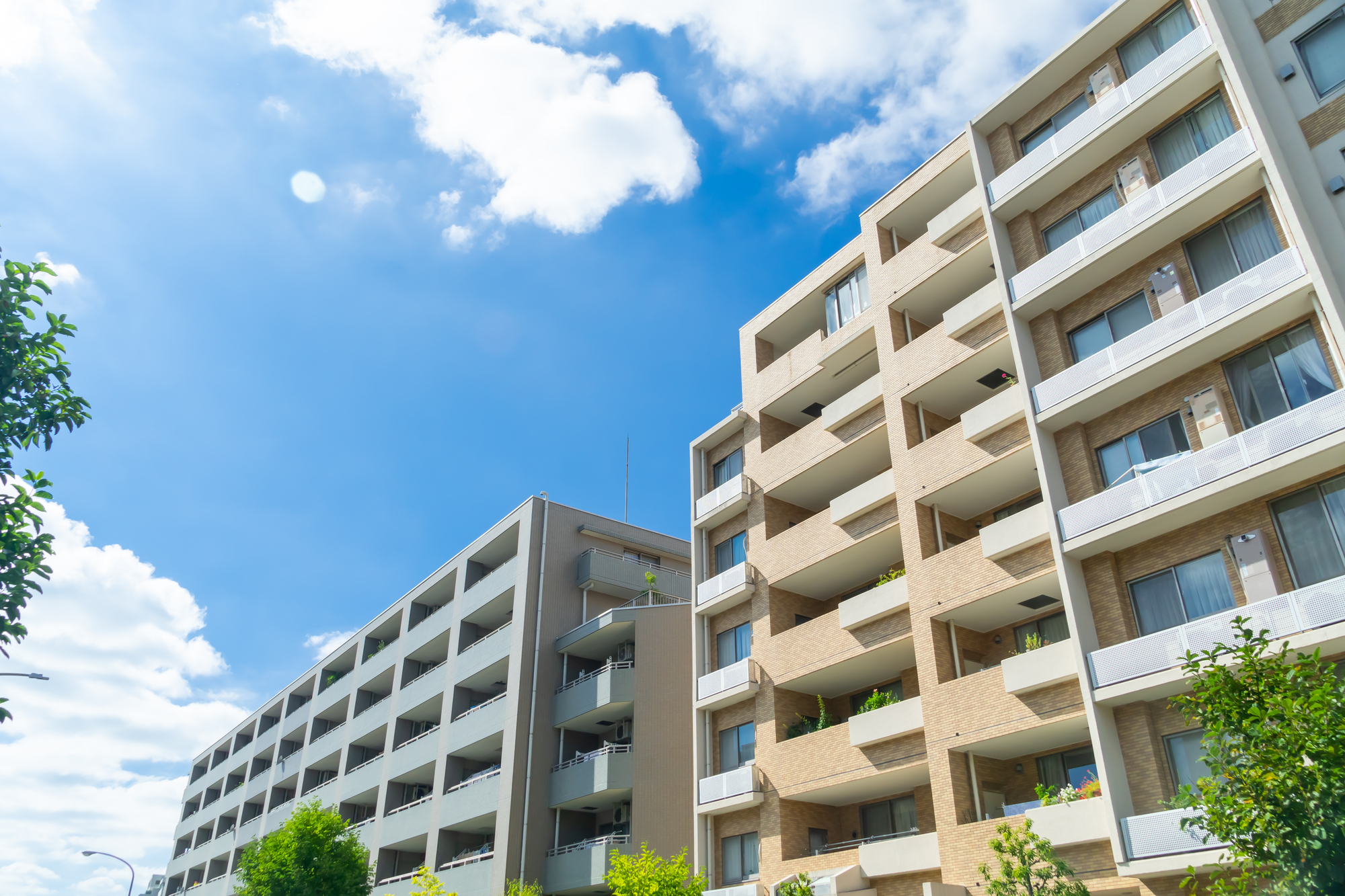 マンションの外壁をタイルにするメリットは?種類・張り方・注意点を解説